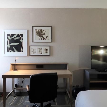 Greentree Inn & Suites Phoenix Sky Harbor Экстерьер фото