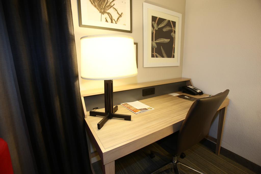 Greentree Inn & Suites Phoenix Sky Harbor Номер фото