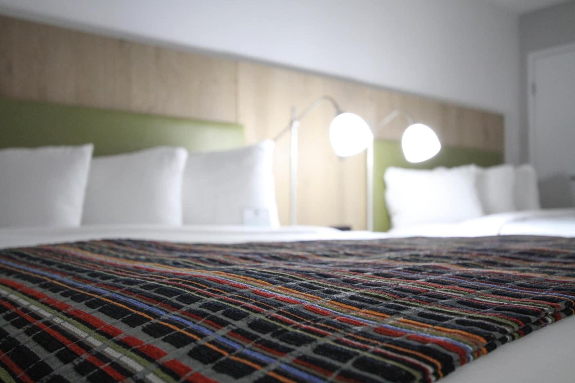 Greentree Inn & Suites Phoenix Sky Harbor Экстерьер фото
