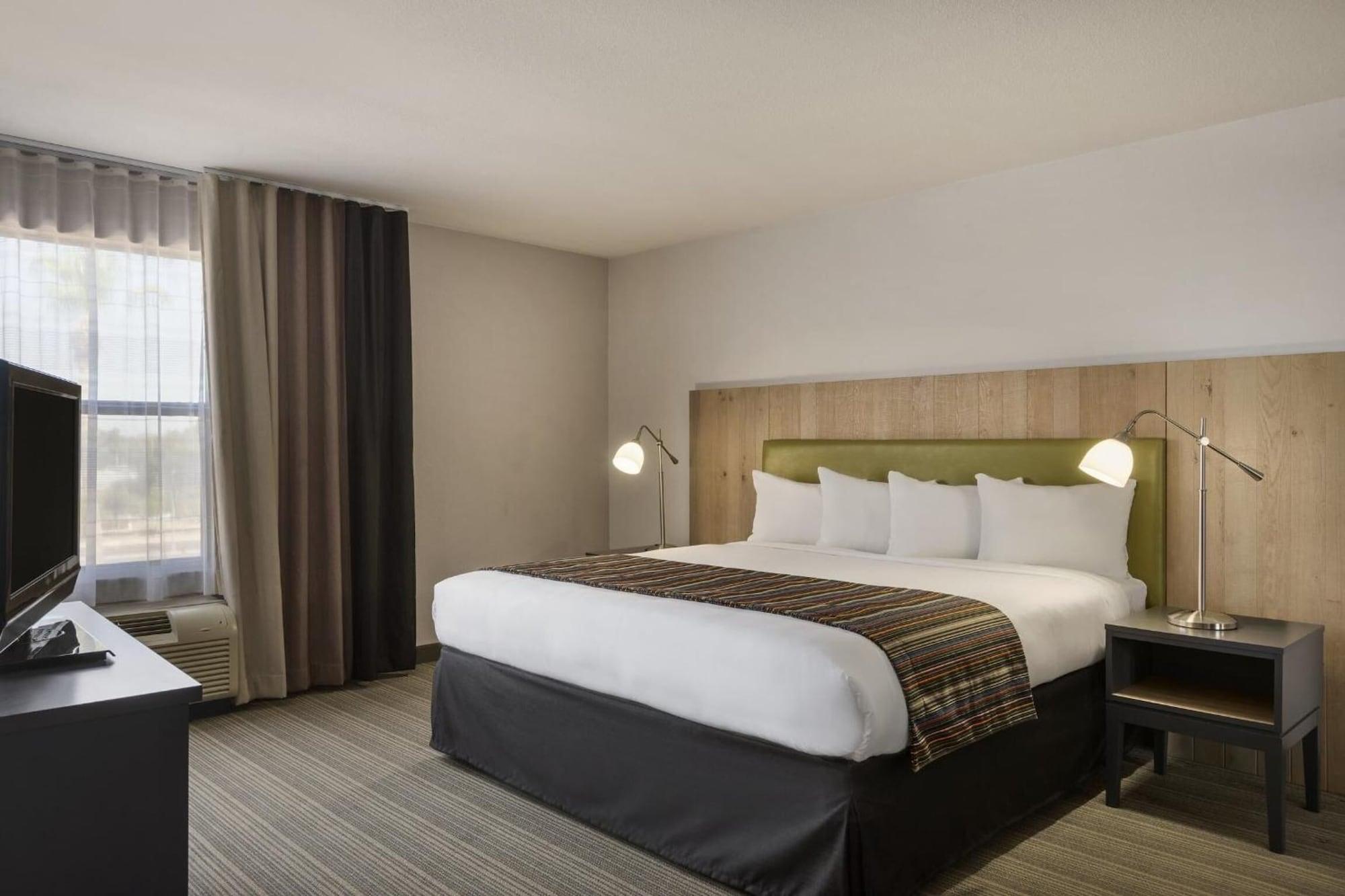 Greentree Inn & Suites Phoenix Sky Harbor Экстерьер фото