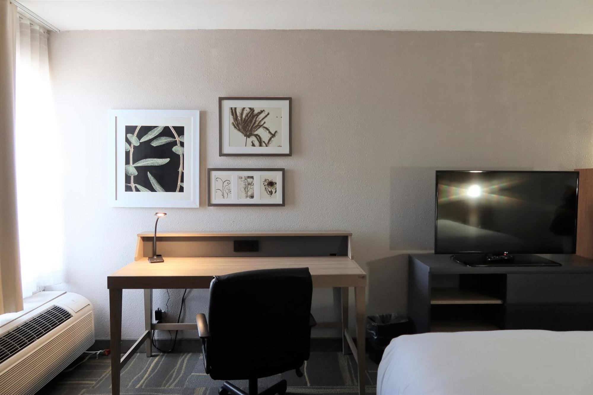 Greentree Inn & Suites Phoenix Sky Harbor Экстерьер фото