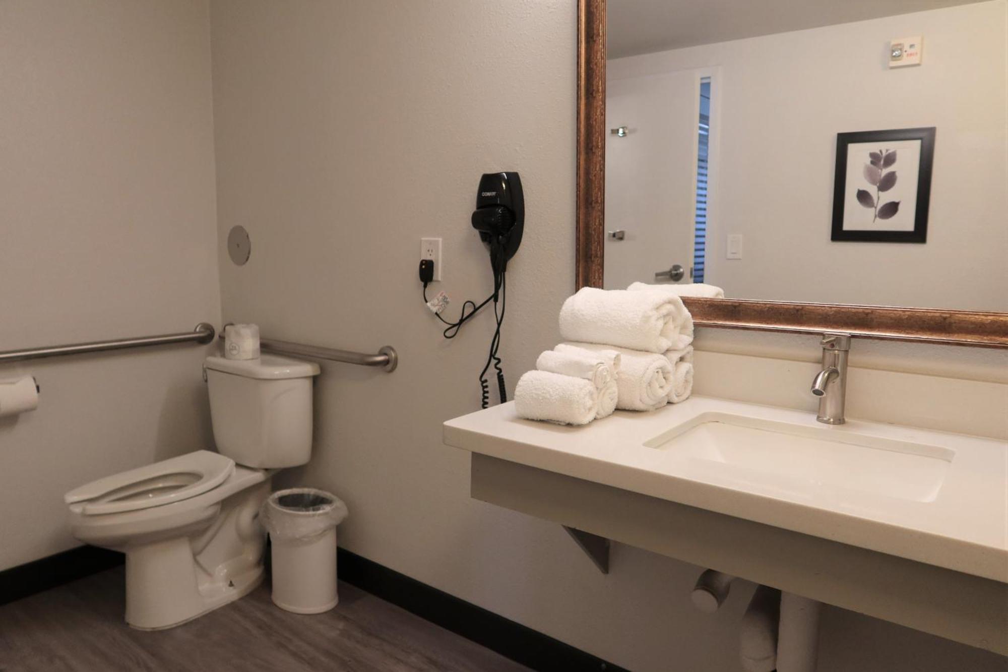 Greentree Inn & Suites Phoenix Sky Harbor Экстерьер фото