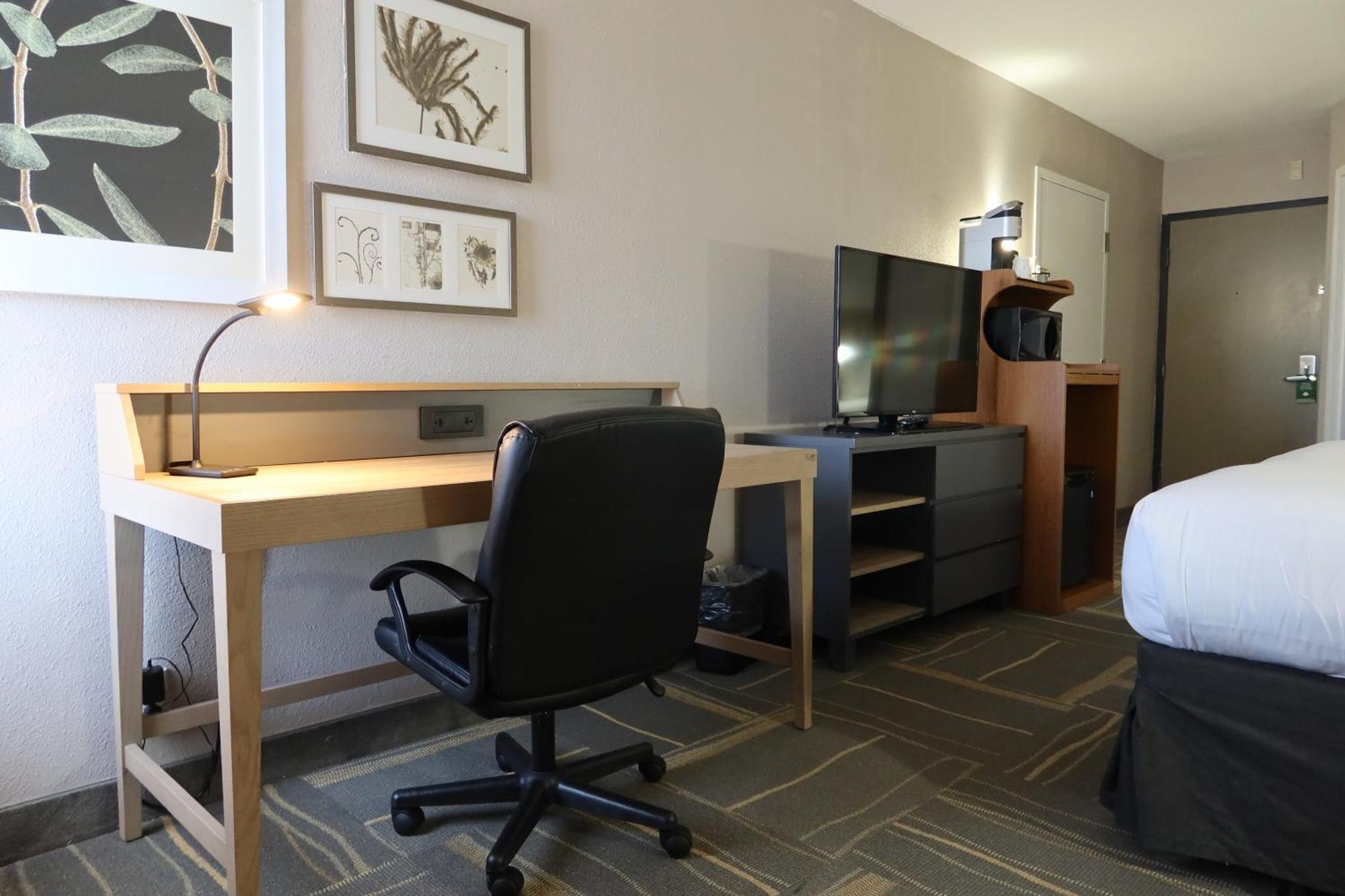 Greentree Inn & Suites Phoenix Sky Harbor Экстерьер фото