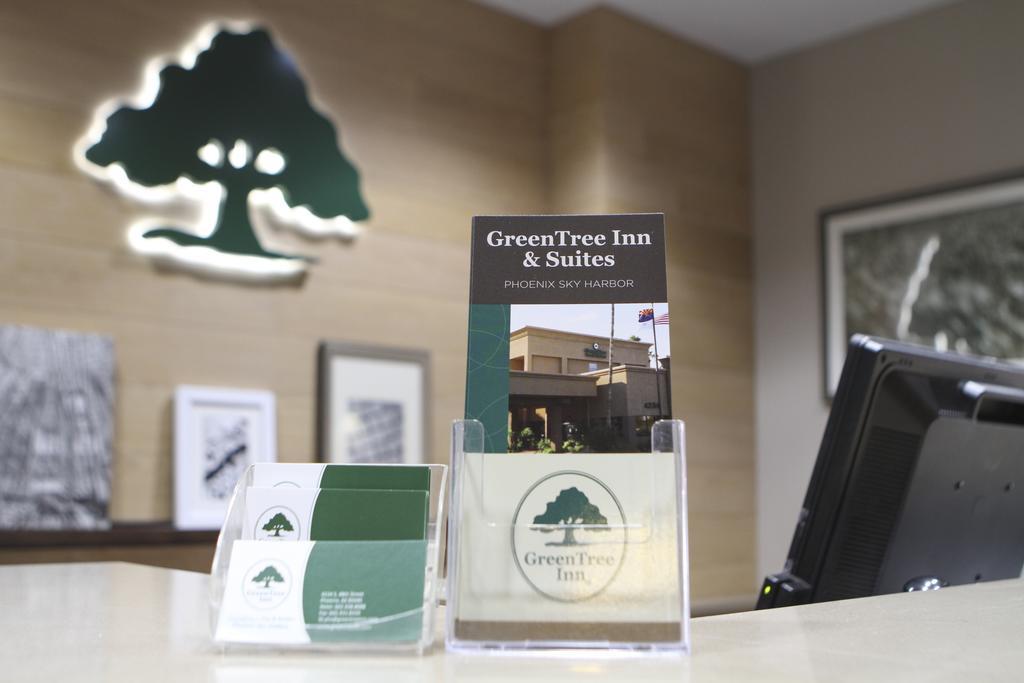 Greentree Inn & Suites Phoenix Sky Harbor Экстерьер фото