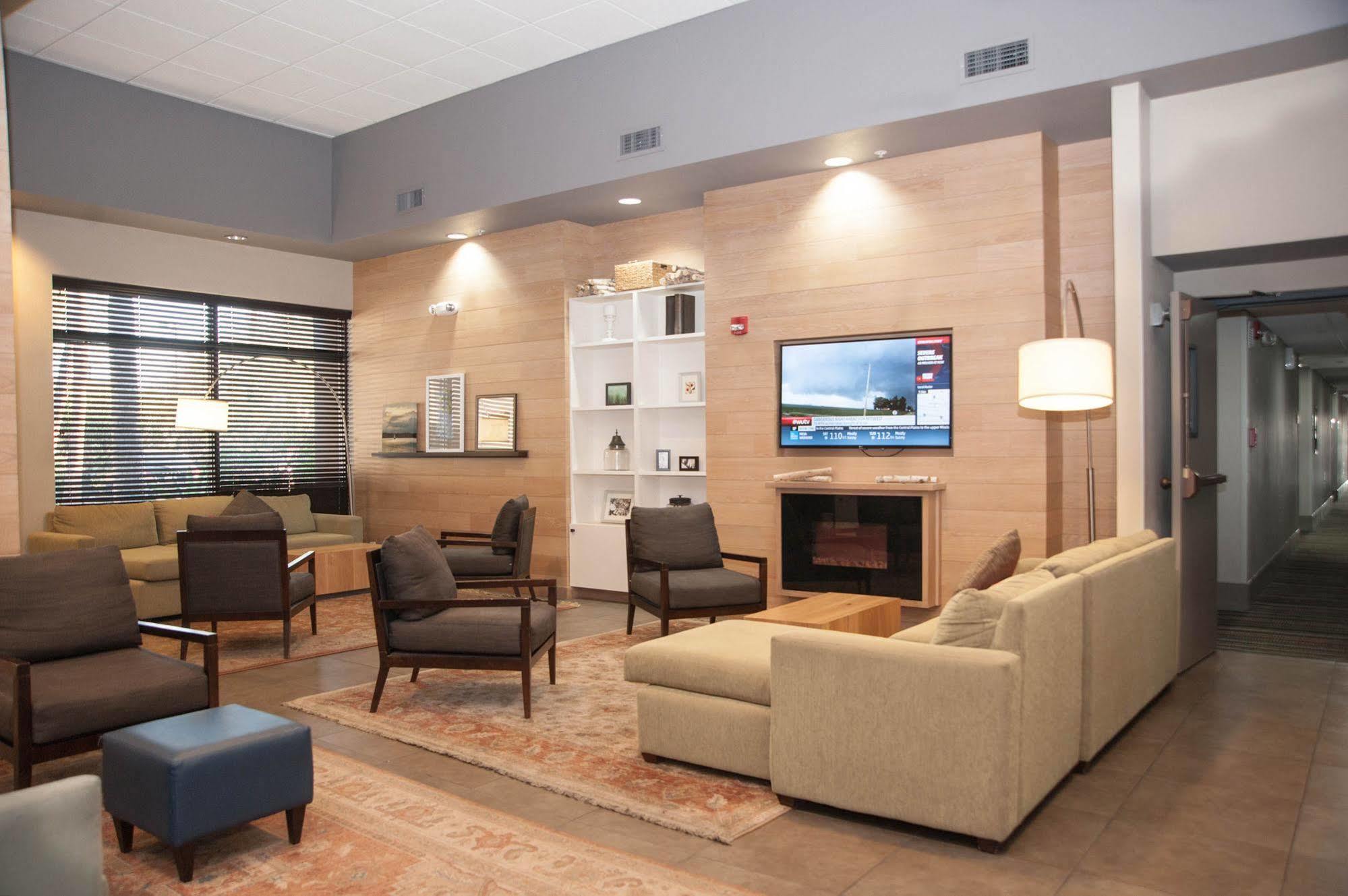 Greentree Inn & Suites Phoenix Sky Harbor Экстерьер фото