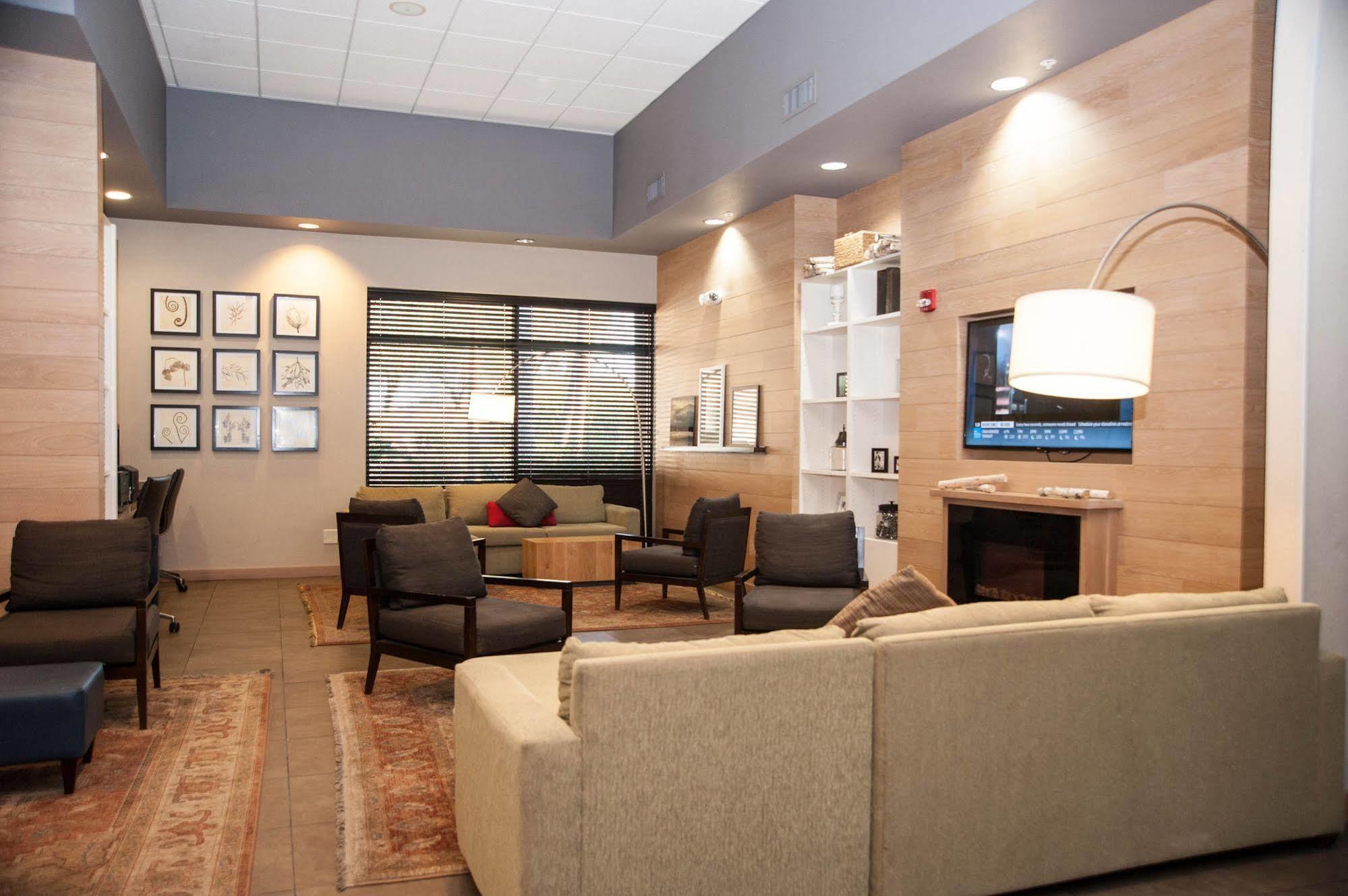 Greentree Inn & Suites Phoenix Sky Harbor Экстерьер фото