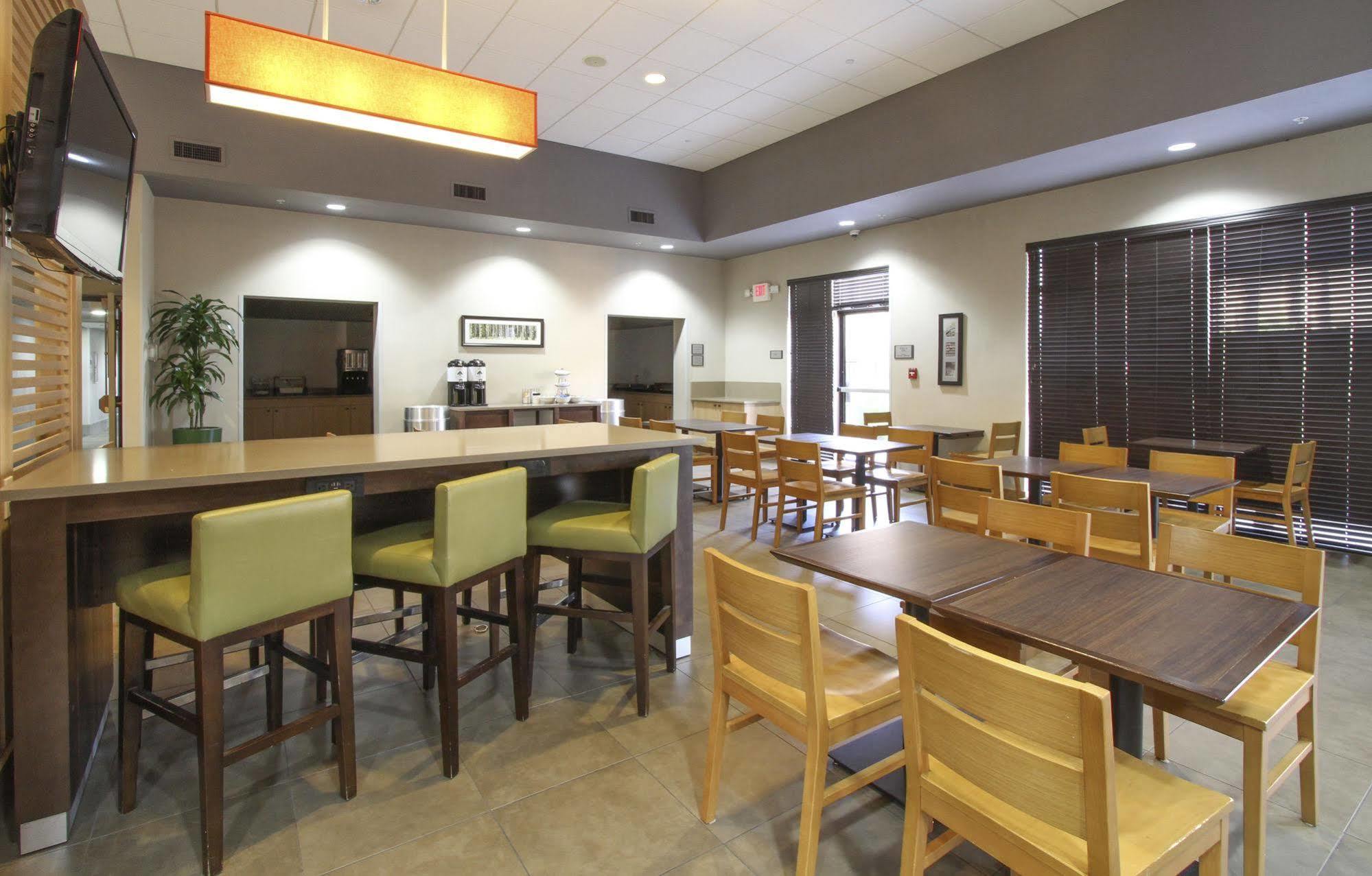 Greentree Inn & Suites Phoenix Sky Harbor Экстерьер фото