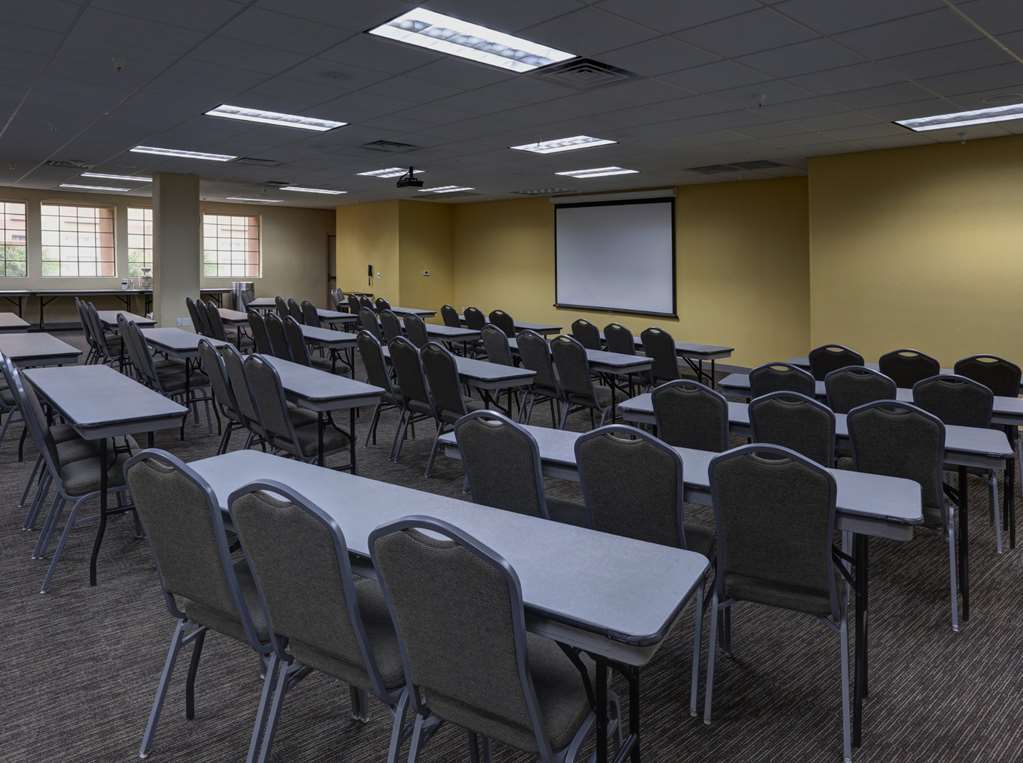 Greentree Inn & Suites Phoenix Sky Harbor Удобства фото