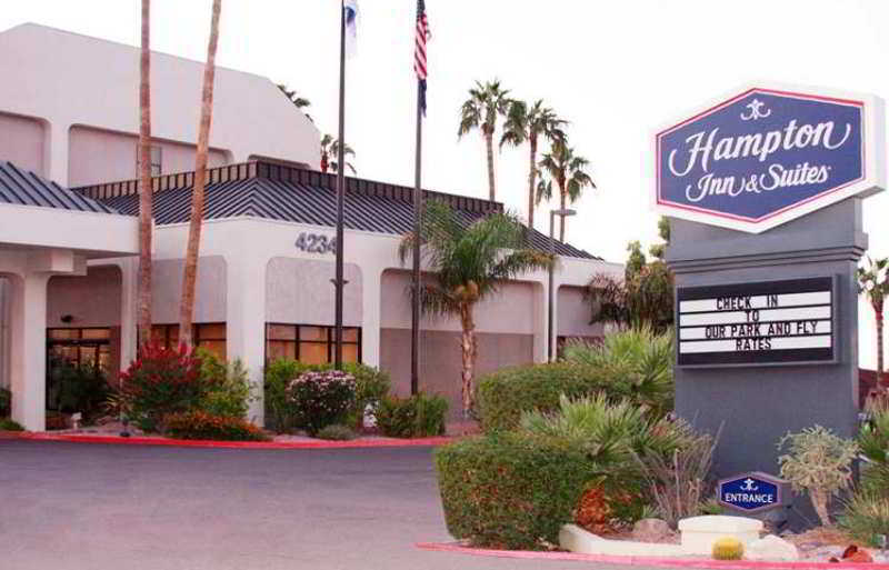 Greentree Inn & Suites Phoenix Sky Harbor Экстерьер фото