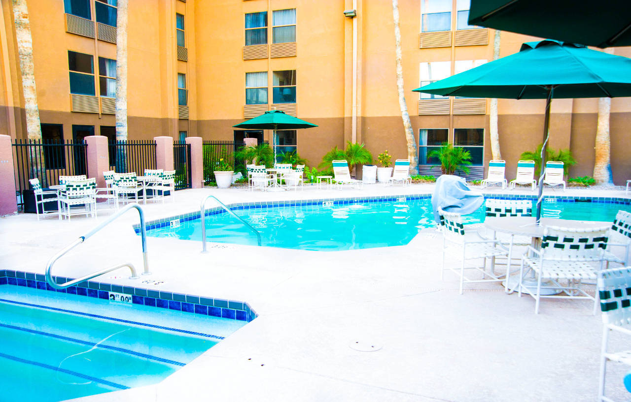Greentree Inn & Suites Phoenix Sky Harbor Экстерьер фото